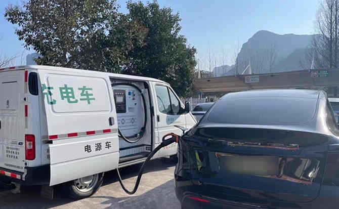 广南汽车搭电